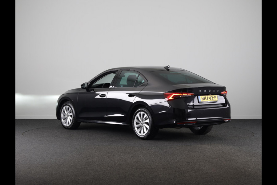 Škoda Octavia Business Edition 1.5 TSI M-HEV 115pk DSG | Private lease vanaf 731,-- | Parkeercamera | 17 inch Lichtmetalen velgen |  Verwarmbare voorstoelen | 13 inch display | Adaptieve Cruise Control