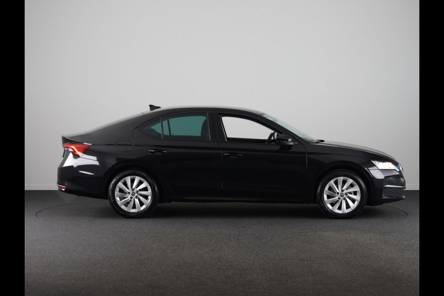 Škoda Octavia Business Edition 1.5 TSI M-HEV 115pk DSG | Private lease vanaf 731,-- | Parkeercamera | 17 inch Lichtmetalen velgen |  Verwarmbare voorstoelen | 13 inch display | Adaptieve Cruise Control