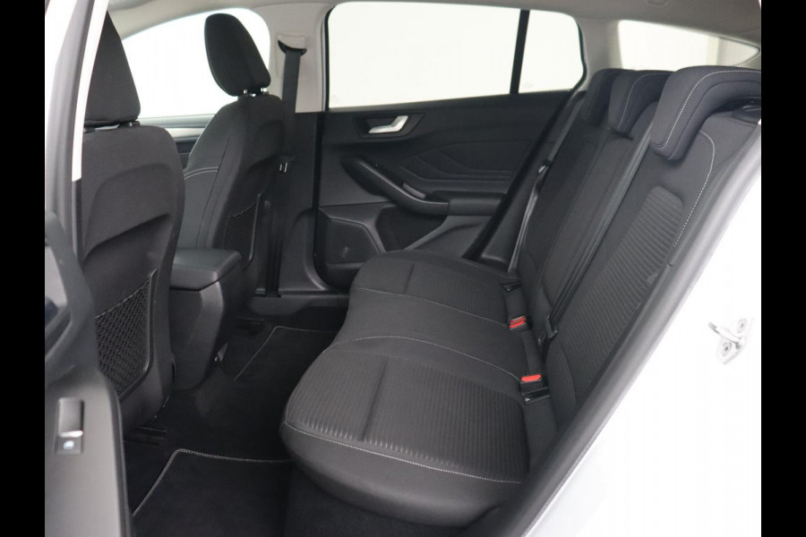 Ford Focus 1.0 EcoBoost Hybrid Titanium X | Stoel & stuurverwarming | Trekhaak | Adaptive cruise | Camera | Comfortstoelen | Keyless | Carplay | Full LED | Navigatie