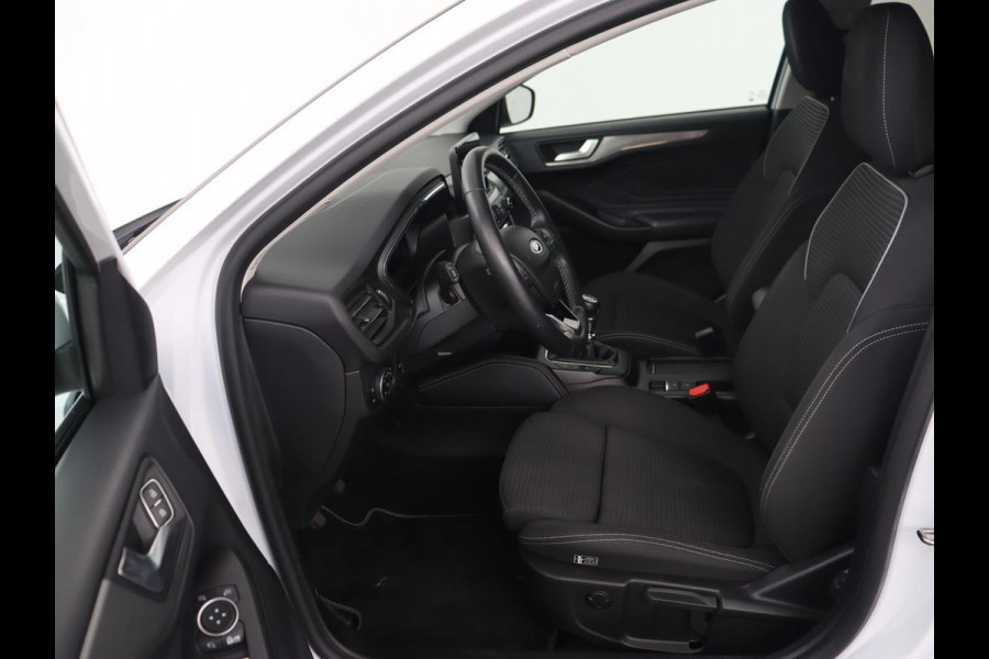 Ford Focus 1.0 EcoBoost Hybrid Titanium X | Stoel & stuurverwarming | Trekhaak | Adaptive cruise | Camera | Comfortstoelen | Keyless | Carplay | Full LED | Navigatie