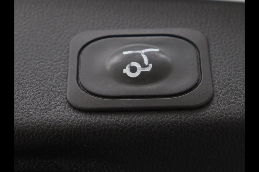 Ford Focus 1.0 EcoBoost Hybrid Titanium X | Stoel & stuurverwarming | Trekhaak | Adaptive cruise | Camera | Comfortstoelen | Keyless | Carplay | Full LED | Navigatie