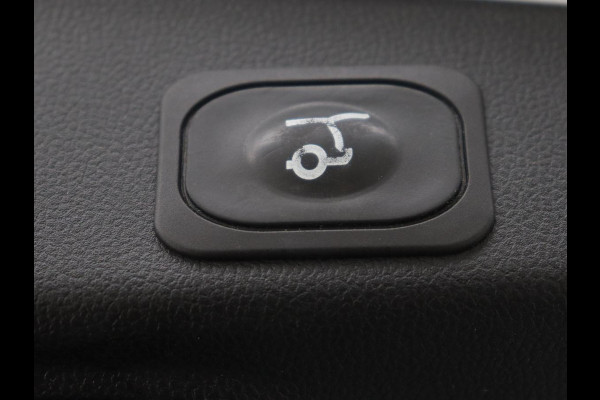 Ford Focus 1.0 EcoBoost Hybrid Titanium X | Stoel & stuurverwarming | Trekhaak | Adaptive cruise | Camera | Comfortstoelen | Keyless | Carplay | Full LED | Navigatie