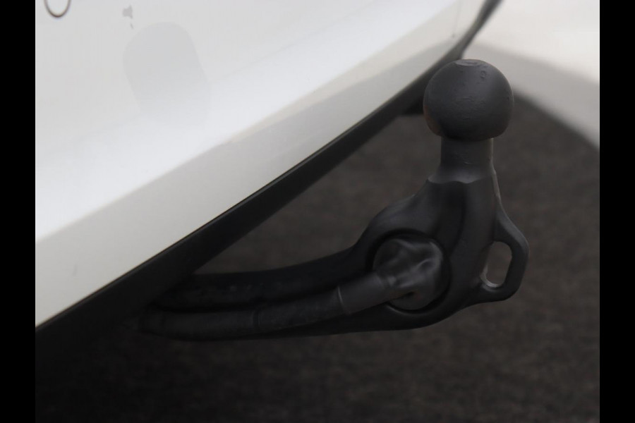 Ford Focus 1.0 EcoBoost Hybrid Titanium X | Stoel & stuurverwarming | Trekhaak | Adaptive cruise | Camera | Comfortstoelen | Keyless | Carplay | Full LED | Navigatie