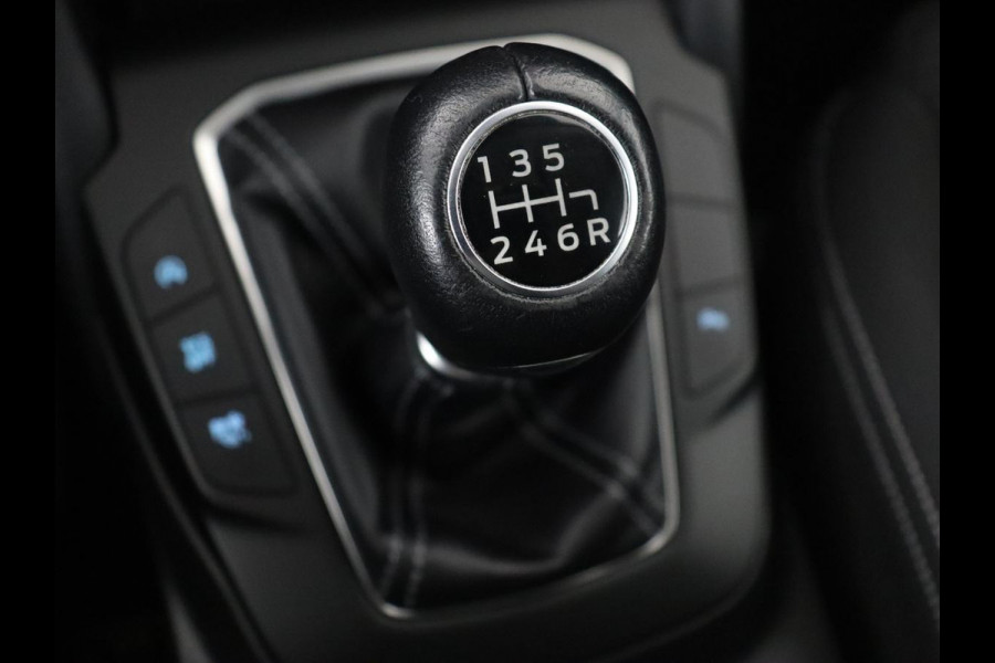 Ford Focus 1.0 EcoBoost Hybrid Titanium X | Stoel & stuurverwarming | Trekhaak | Adaptive cruise | Camera | Comfortstoelen | Keyless | Carplay | Full LED | Navigatie