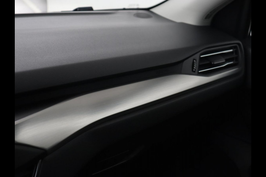 Ford Focus 1.0 EcoBoost Hybrid Titanium X | Stoel & stuurverwarming | Trekhaak | Adaptive cruise | Camera | Comfortstoelen | Keyless | Carplay | Full LED | Navigatie