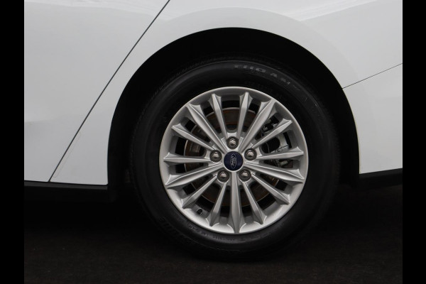 Ford Focus 1.0 EcoBoost Hybrid Titanium X | Stoel & stuurverwarming | Trekhaak | Adaptive cruise | Camera | Comfortstoelen | Keyless | Carplay | Full LED | Navigatie