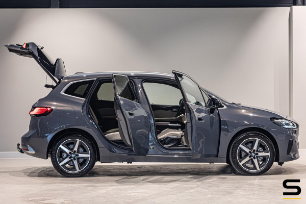 BMW 2 Serie Active Tourer 220i|NAP|Trekhaak|Leder|HUD|1eig