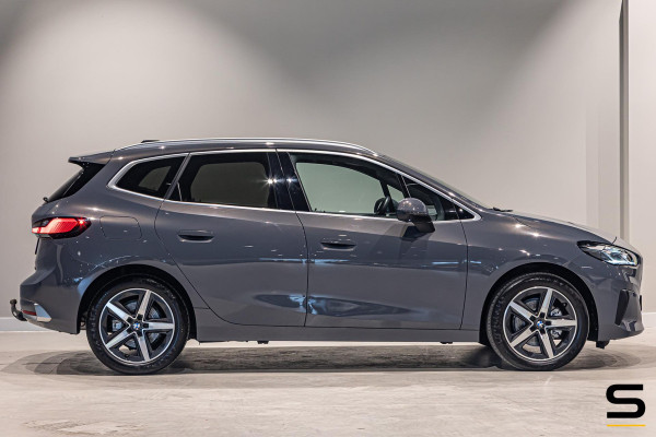 BMW 2 Serie Active Tourer 220i|NAP|Trekhaak|Leder|HUD|1eig