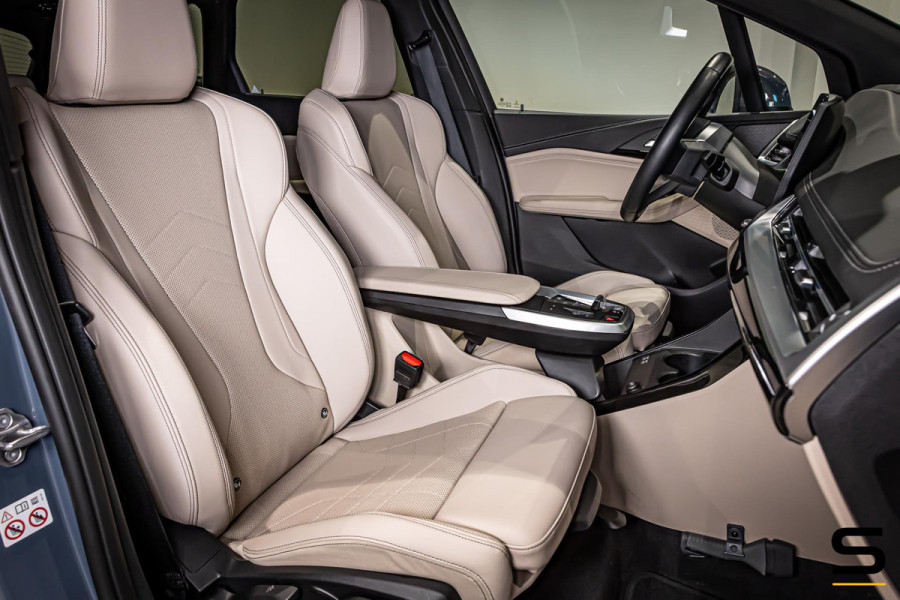 BMW 2 Serie Active Tourer 220i|NAP|Trekhaak|Leder|HUD|1eig