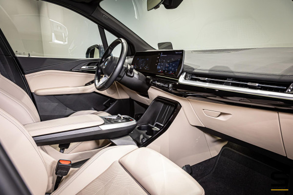 BMW 2 Serie Active Tourer 220i|NAP|Trekhaak|Leder|HUD|1eig