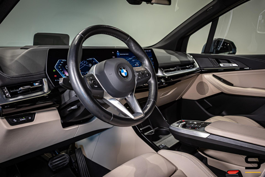 BMW 2 Serie Active Tourer 220i|NAP|Trekhaak|Leder|HUD|1eig