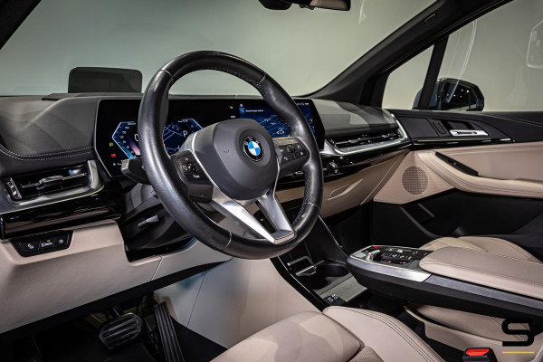 BMW 2 Serie Active Tourer 220i|NAP|Trekhaak|Leder|HUD|1eig