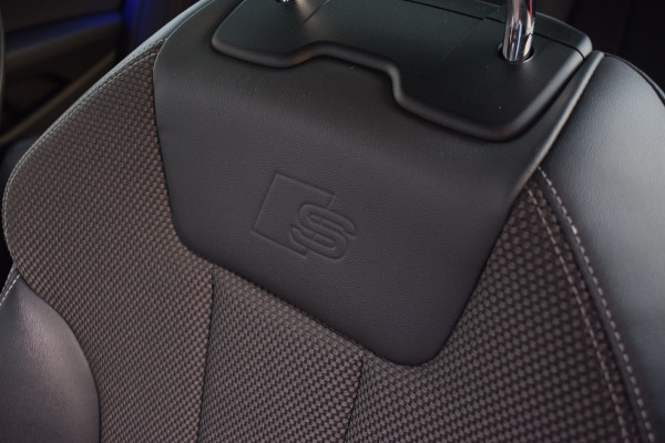 Audi A4 35 TFSI 150pk S-tronic S-line Black Edition | Panoramadak | Virtual | Sfeerverlichting