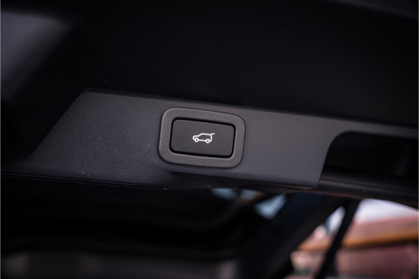 Land Rover Range Rover Sport P575 SVR Carbon Edition - Panorama | Meridian | Elek. Trekhaak | Memory | HUD