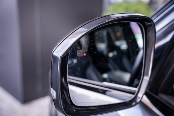 Land Rover Range Rover Sport P575 SVR Carbon Edition - Panorama | Meridian | Elek. Trekhaak | Memory | HUD