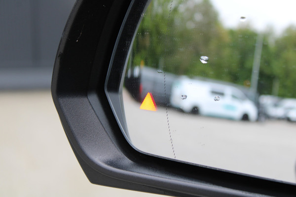 Mercedes-Benz Vito 114CDI L2 Pro - Distronic - 360 camera - Multibeam LED - Stoel&Stuurverwarming - Trekhaak 2500kg - Navigatie - Rijklaar