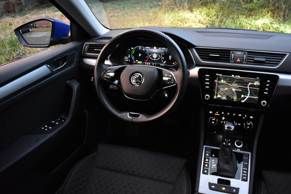 Škoda Superb Combi iV 218PK DSG HYBRID BUSINESS VIRTUAL/NAVI/TREKHAAK