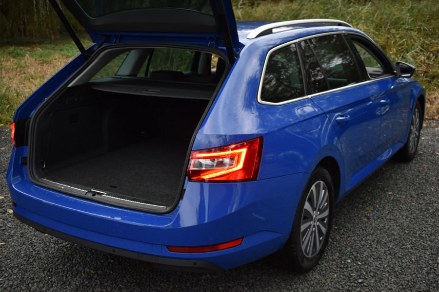 Škoda Superb Combi iV 218PK DSG HYBRID BUSINESS VIRTUAL/NAVI/TREKHAAK