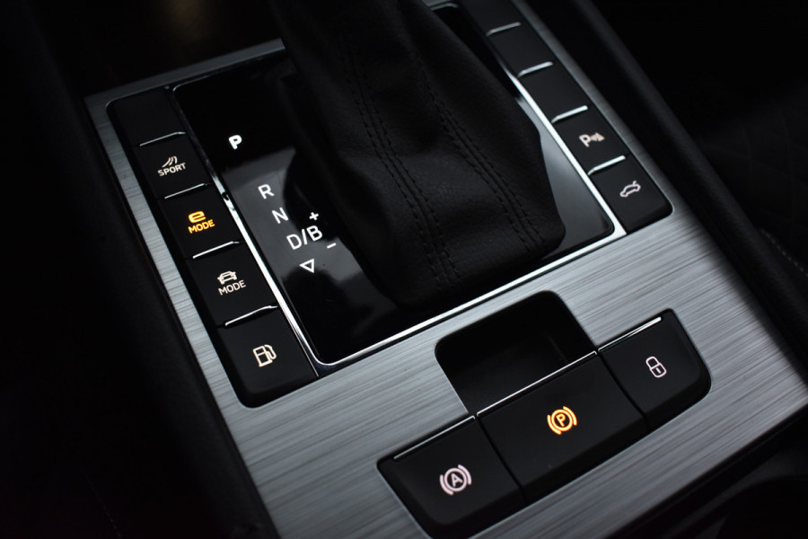 Škoda Superb Combi iV 218PK DSG HYBRID BUSINESS VIRTUAL/NAVI/TREKHAAK