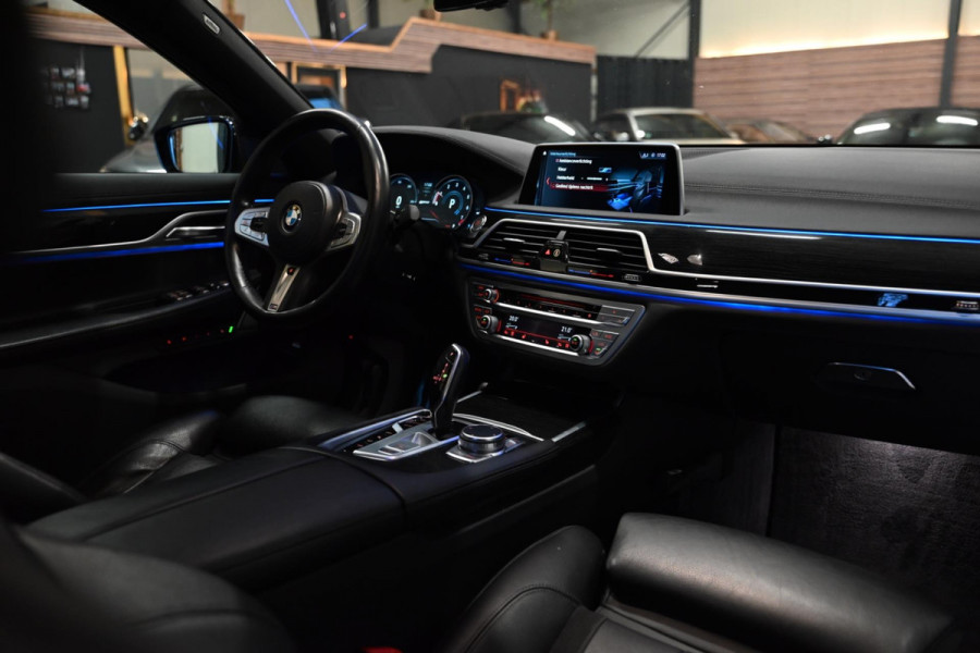 BMW 7 Serie 740e M Sport - 360 Camera - Massage - El. Achterbank - Laser Koplampen - Adaptive Cruise Control - Soft-Close