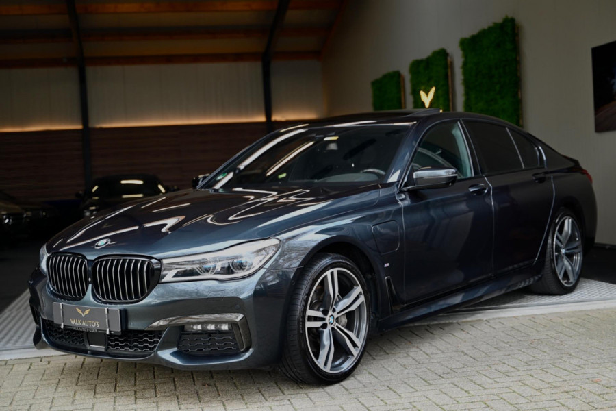 BMW 7 Serie 740e M Sport - 360 Camera - Massage - El. Achterbank - Laser Koplampen - Adaptive Cruise Control - Soft-Close