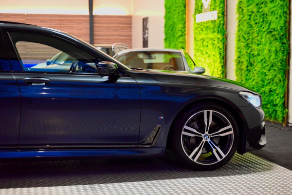 BMW 7 Serie 740e M Sport - 360 Camera - Massage - El. Achterbank - Laser Koplampen - Adaptive Cruise Control - Soft-Close