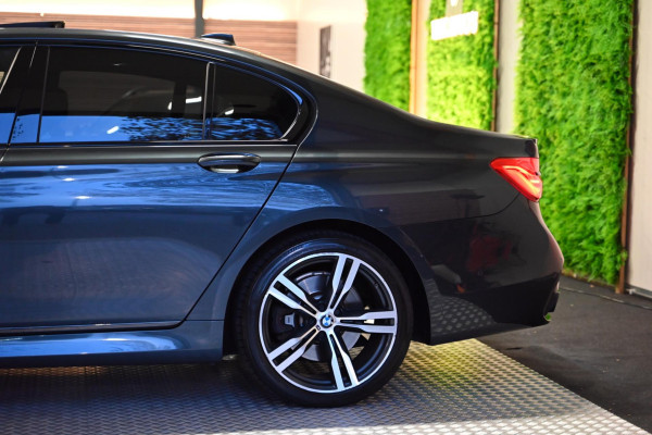 BMW 7 Serie 740e M Sport - 360 Camera - Massage - El. Achterbank - Laser Koplampen - Adaptive Cruise Control - Soft-Close