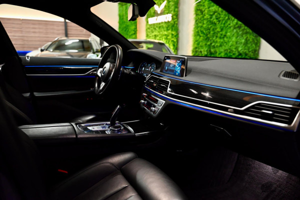 BMW 7 Serie 740e M Sport - 360 Camera - Massage - El. Achterbank - Laser Koplampen - Adaptive Cruise Control - Soft-Close