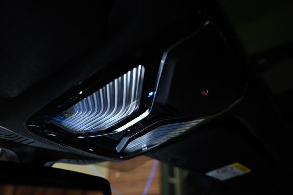 BMW 7 Serie 740e M Sport - 360 Camera - Massage - El. Achterbank - Laser Koplampen - Adaptive Cruise Control - Soft-Close