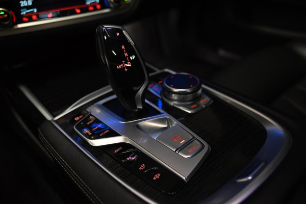 BMW 7 Serie 740e M Sport - 360 Camera - Massage - El. Achterbank - Laser Koplampen - Adaptive Cruise Control - Soft-Close