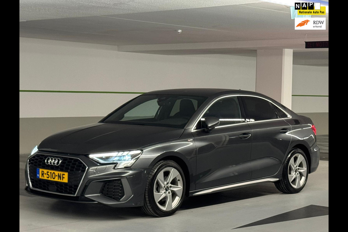 Audi A3 Limousine 30 TFSI S edition, 2 X S- LINE,matrix led, daytona grijs, 1 e eigenaar, 1/2 leder, 's, NL auto nap