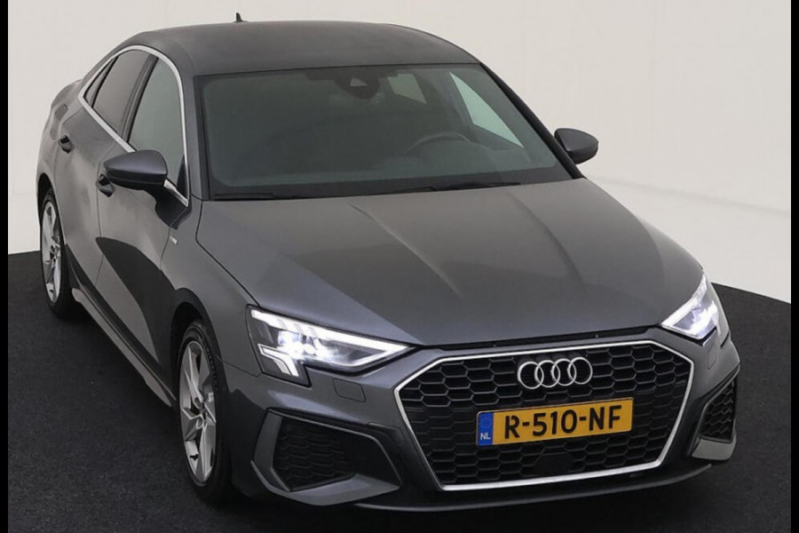 Audi A3 Limousine 30 TFSI S edition, 2 X S- LINE,matrix led, daytona grijs, 1 e eigenaar, 1/2 leder, 's, NL auto nap