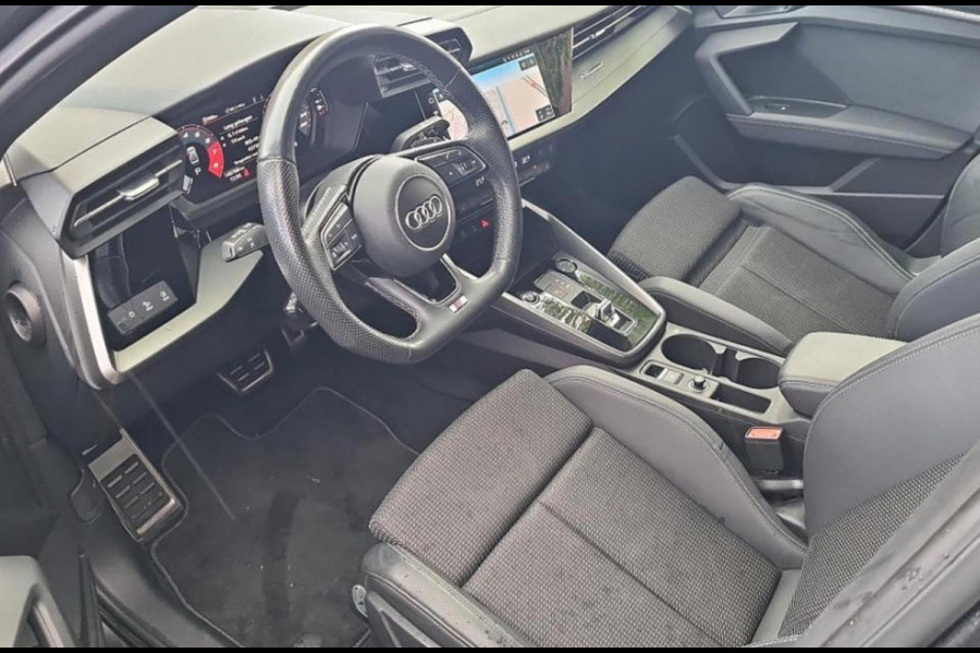 Audi A3 Limousine 30 TFSI S edition, 2 X S- LINE,matrix led, daytona grijs, 1 e eigenaar, 1/2 leder, 's, NL auto nap