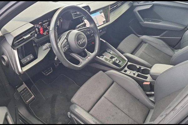 Audi A3 Limousine 30 TFSI S edition, 2 X S- LINE,matrix led, daytona grijs, 1 e eigenaar, 1/2 leder, 's, NL auto nap