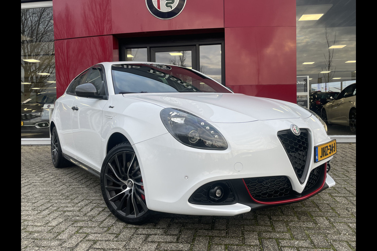 Alfa Romeo Giulietta 1.4 Turbo Sport | 18" Velgen | Carbon kit