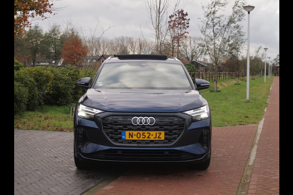Audi Q4 e-tron 40 Launch edition Advanced Plus 77 kWh | Panoramadak | Camera | Trekhaak | Sfeerverlichting | Apple Carplay |
