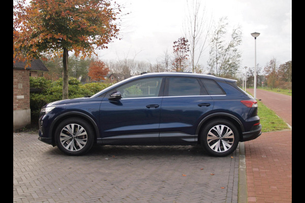 Audi Q4 e-tron 40 Launch edition Advanced Plus 77 kWh | Panoramadak | Camera | Trekhaak | Sfeerverlichting | Apple Carplay |