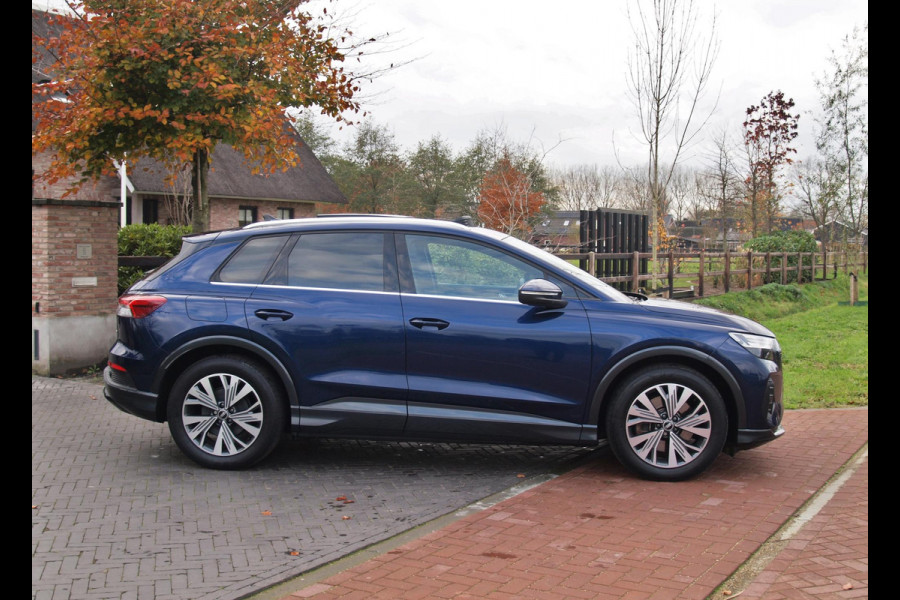 Audi Q4 e-tron 40 Launch edition Advanced Plus 77 kWh | Panoramadak | Camera | Trekhaak | Sfeerverlichting | Apple Carplay |