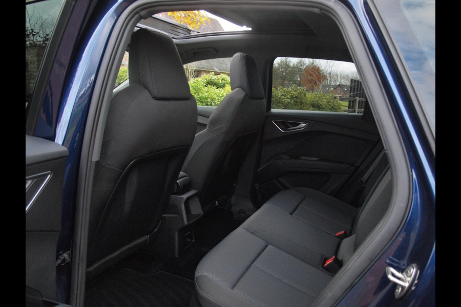 Audi Q4 e-tron 40 Launch edition Advanced Plus 77 kWh | Panoramadak | Camera | Trekhaak | Sfeerverlichting | Apple Carplay |