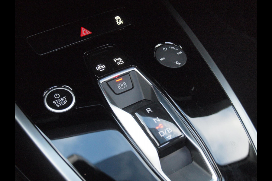Audi Q4 e-tron 40 Launch edition Advanced Plus 77 kWh | Panoramadak | Camera | Trekhaak | Sfeerverlichting | Apple Carplay |
