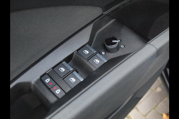 Audi Q4 e-tron 40 Launch edition Advanced Plus 77 kWh | Panoramadak | Camera | Trekhaak | Sfeerverlichting | Apple Carplay |