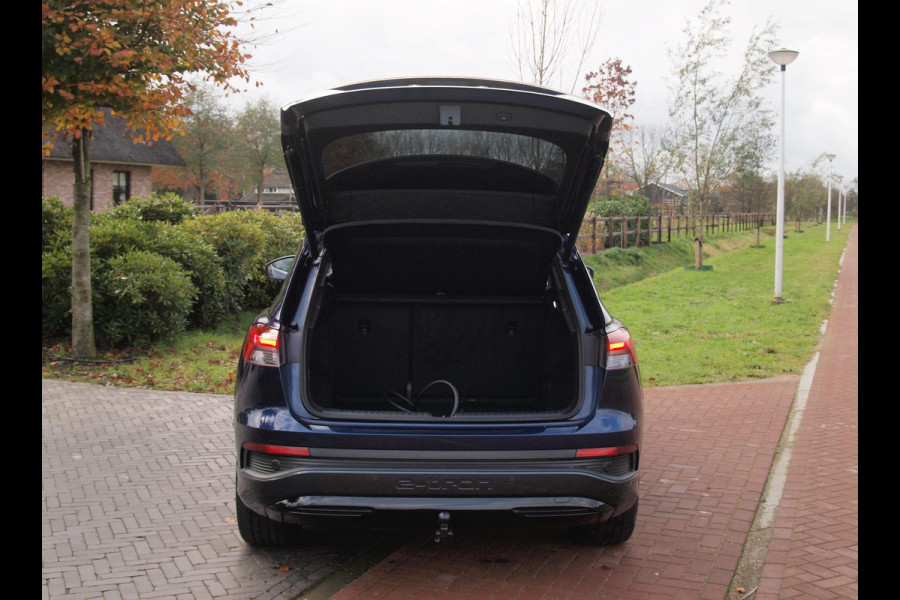 Audi Q4 e-tron 40 Launch edition Advanced Plus 77 kWh | Panoramadak | Camera | Trekhaak | Sfeerverlichting | Apple Carplay |