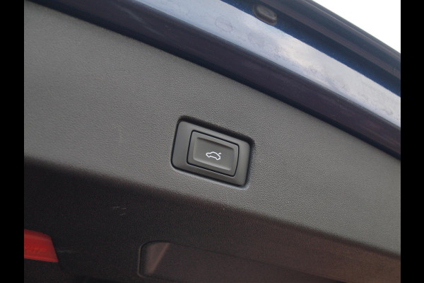 Audi Q4 e-tron 40 Launch edition Advanced Plus 77 kWh | Panoramadak | Camera | Trekhaak | Sfeerverlichting | Apple Carplay |