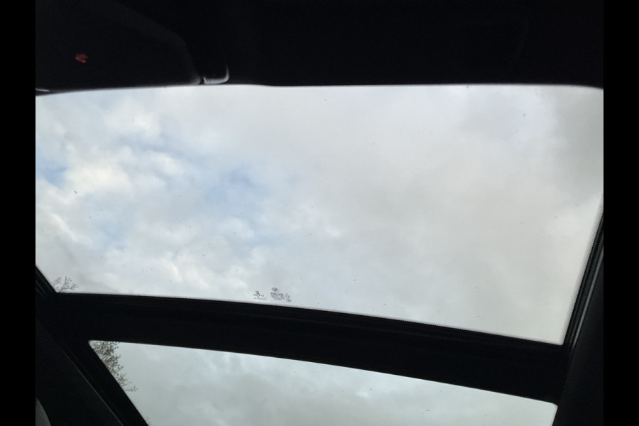 BMW 5 Serie Touring 530e xDrive M-sport HUD Laser Memory 4wielsturing Pano Business Edition Plus