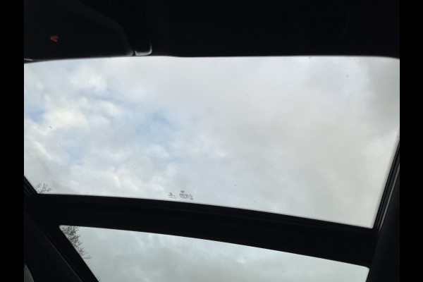 BMW 5 Serie Touring 530e xDrive M-sport HUD Laser Memory 4wielsturing Pano Business Edition Plus