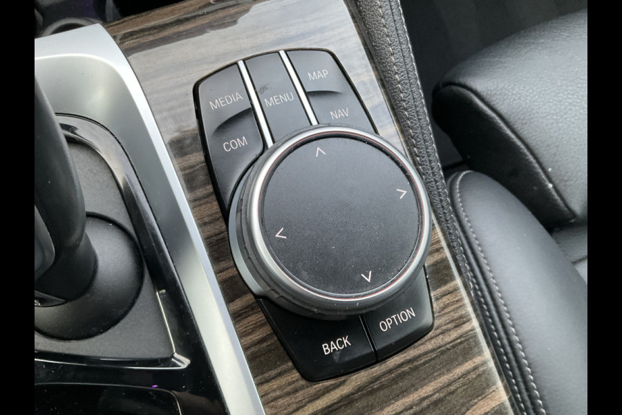 BMW 5 Serie Touring 530e xDrive M-sport HUD Laser Memory 4wielsturing Pano Business Edition Plus