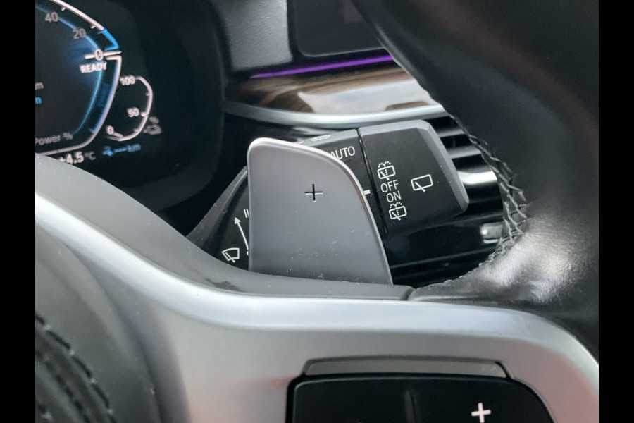 BMW 5 Serie Touring 530e xDrive M-sport HUD Laser Memory 4wielsturing Pano Business Edition Plus