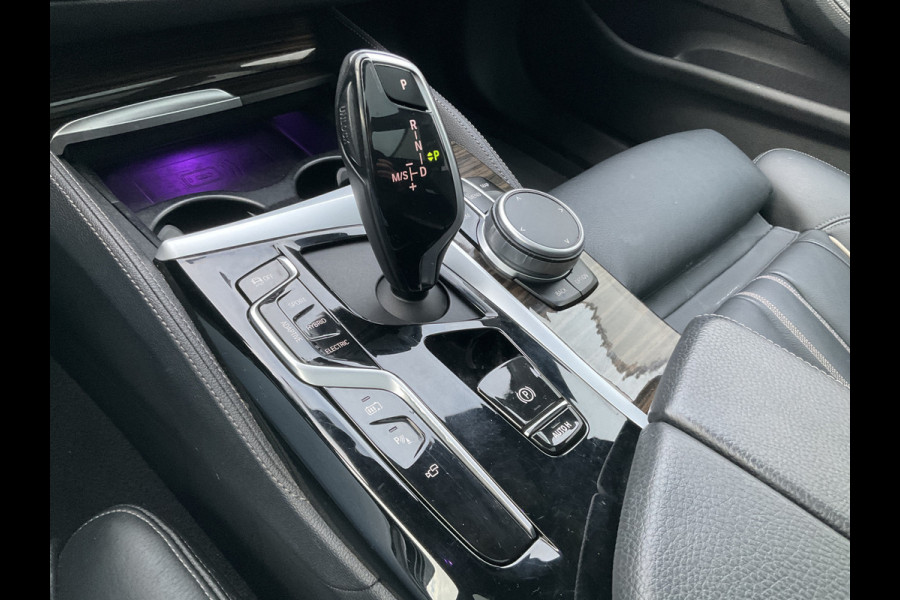 BMW 5 Serie Touring 530e xDrive M-sport HUD Laser Memory 4wielsturing Pano Business Edition Plus