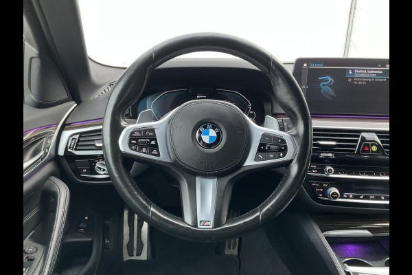 BMW 5 Serie Touring 530e xDrive M-sport HUD Laser Memory 4wielsturing Pano Business Edition Plus