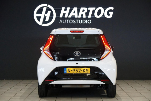 Toyota Aygo 1.0 VVT-i x-play Automaat + DEALER ONDERHOUDEN / CAMERA / APPLE CARPLAY